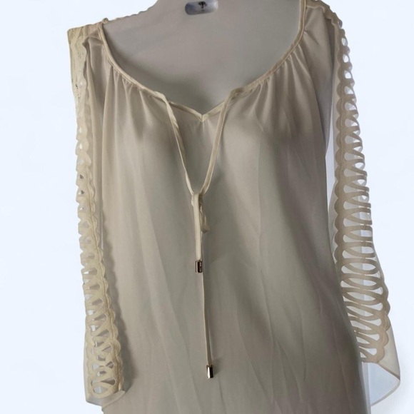 Elegant White Women's Blouse with a detailed front and sleeves XL - Picture 4 of 4